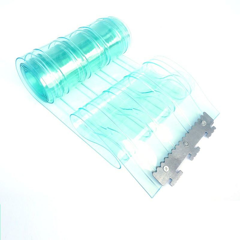 Helderblauw PVC strokengordijn voor koelcel met ophangplaat
