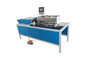 Standardowa, szybkobieżna maszyna do wiązania sztucznych gałązek choinek firmy One Plastic